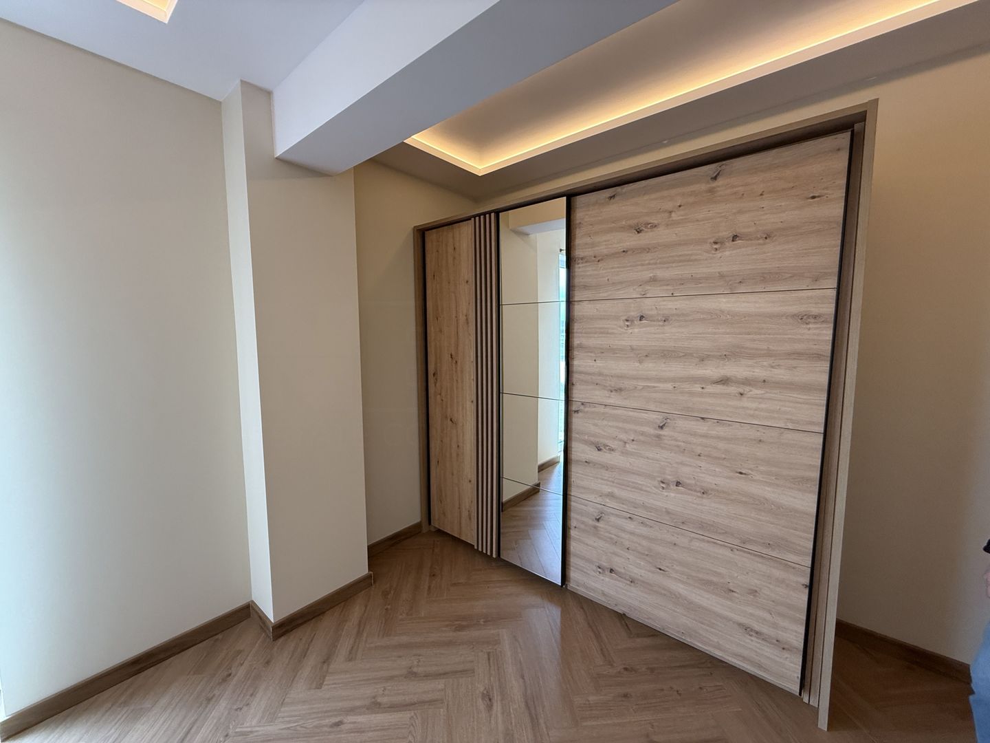 Apartament spațios și luminos cu 3 Camere I Rădăuți - Poză 17