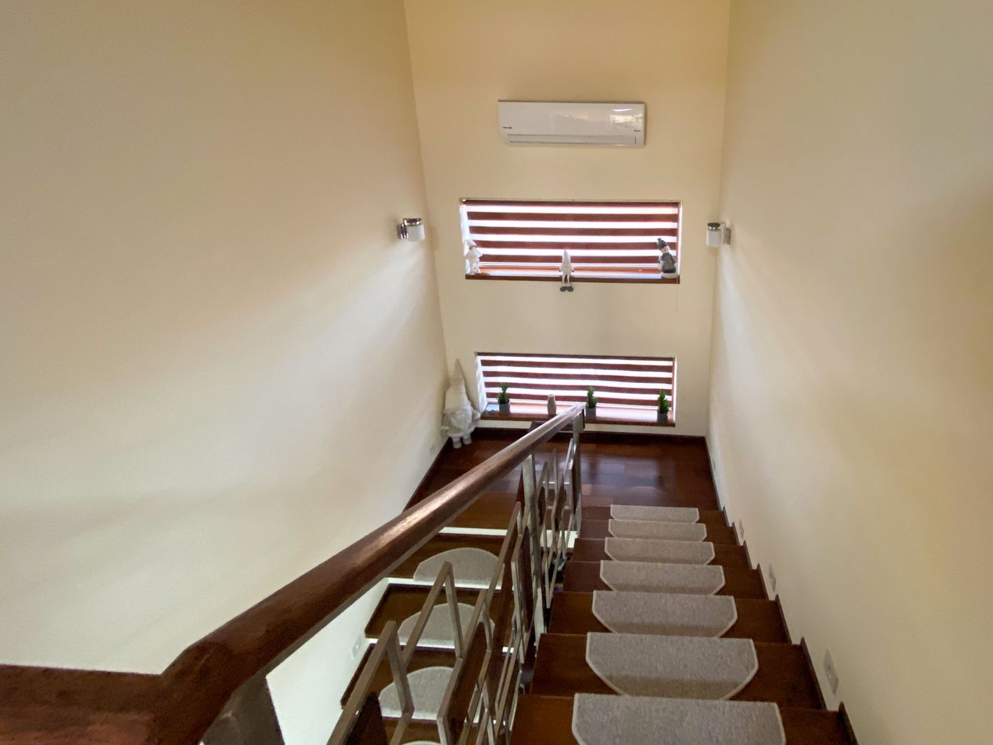 Descoperă Eleganța și Rafinamentul: Vila de Vis pe un lot generos - Poză 16