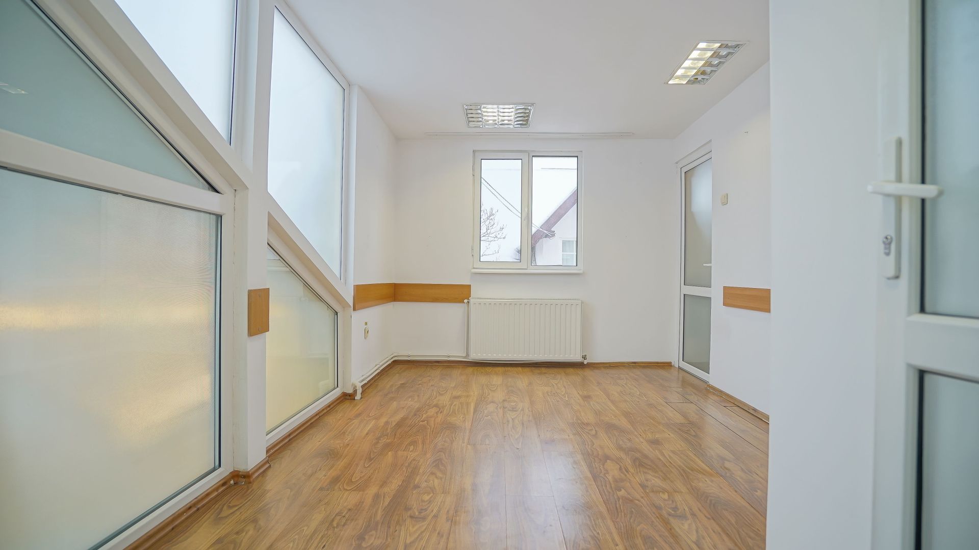 Spatiu Comercial modern 200mp, vad pietonal si auto, Bartolomeu - Poză 12