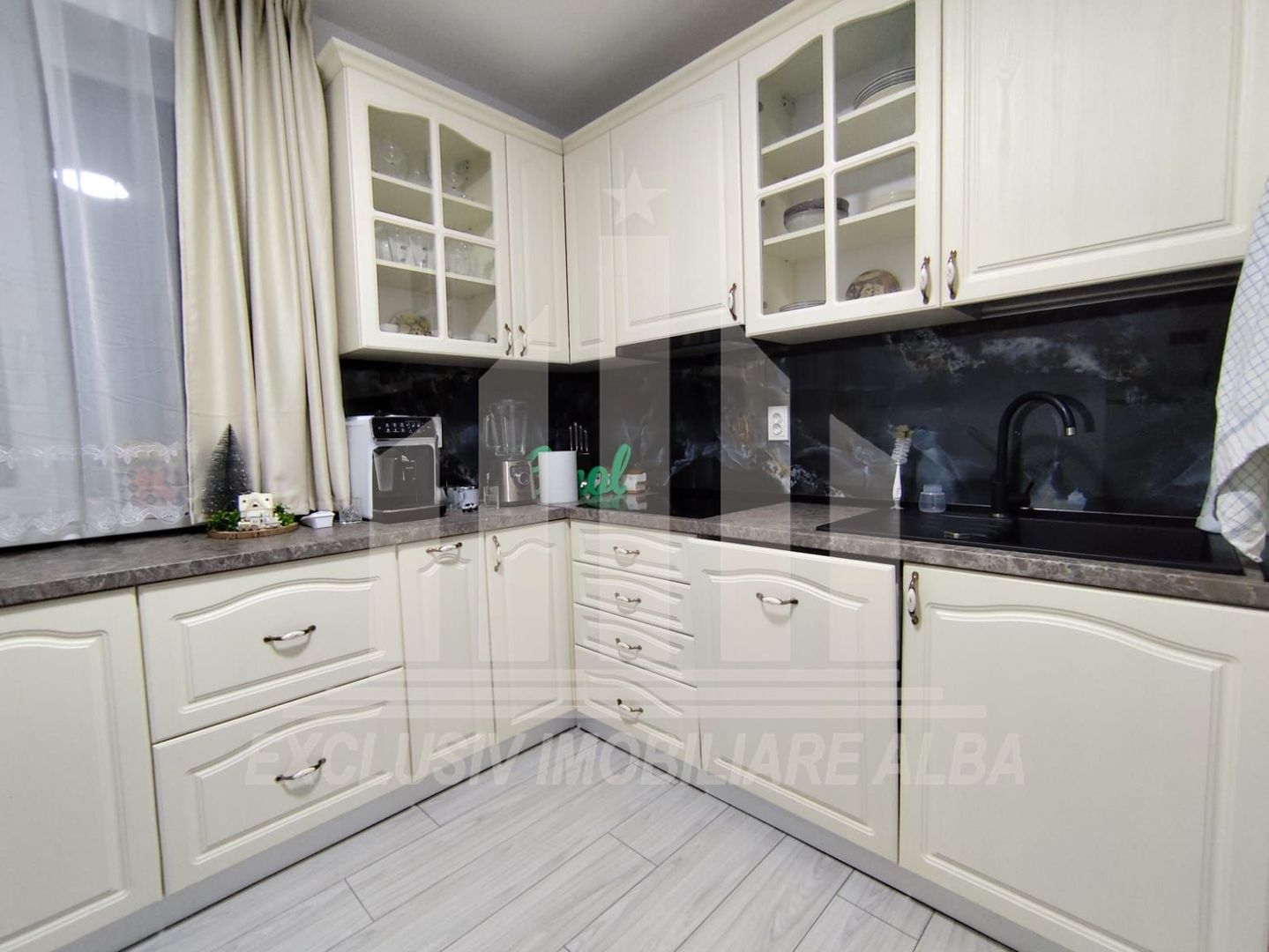 Apartament cu 3 camere cu scara interioara, Arex - Poză 3