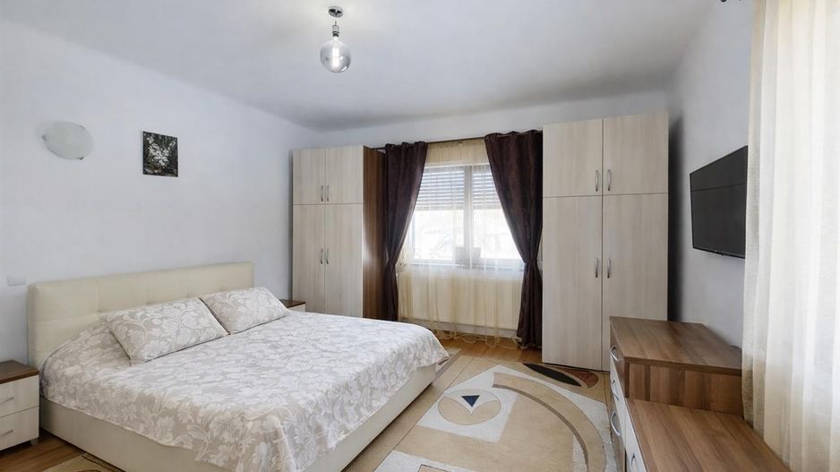 In cadru de poveste, pe 1.800 mp teren, Sacele, Brasov - Poză 4