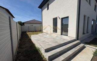 Vila la intrare in comuna Berceni - Poză 2