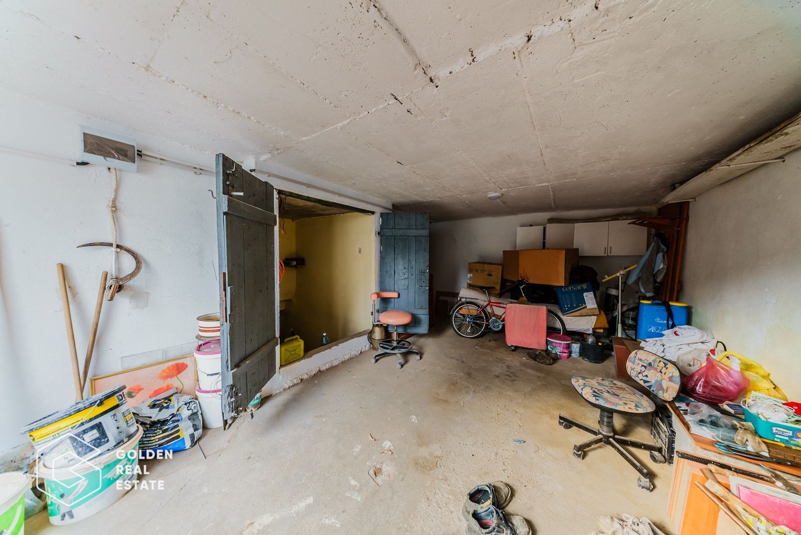 Vila superba, P+E,  Cuvin, 9 camere, 200 mp si teren 1300 mp plus anexa 3 camere - Poză 32