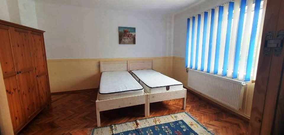 Casa cu suprafata de 140mp si teren 542mp,centrul localitatii Cristian - Poză 4
