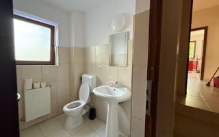 Casa spatioasa,perfecta pentru locuit sau investitie - Poză 17
