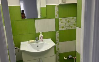 De vanzare apartament cu 3 camere, zona Faleza, etaj 7/8, 149.000 euro - Poză 5
