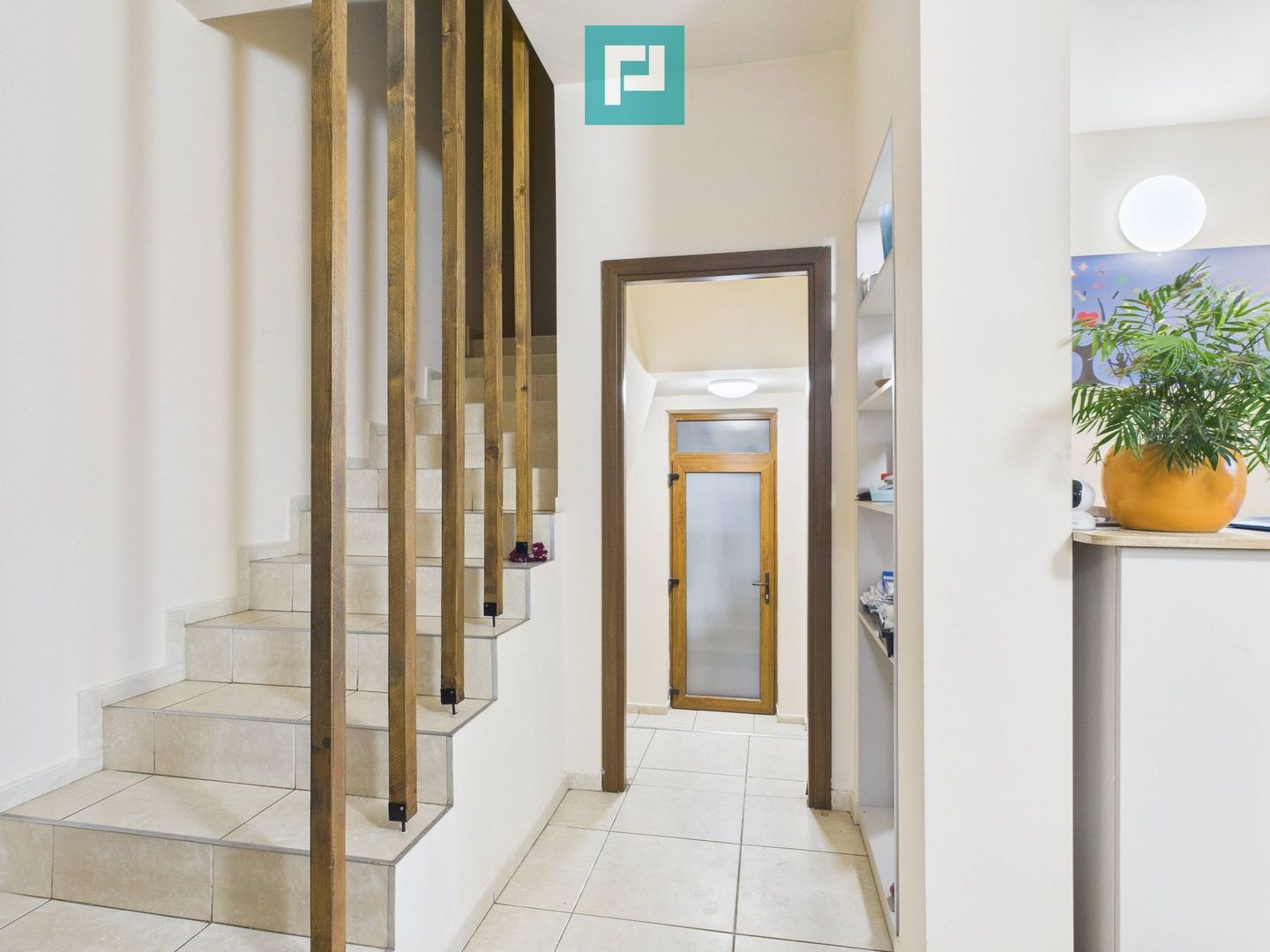 Casă  spațioasă cu 5 camere, Aradului - Poză 3