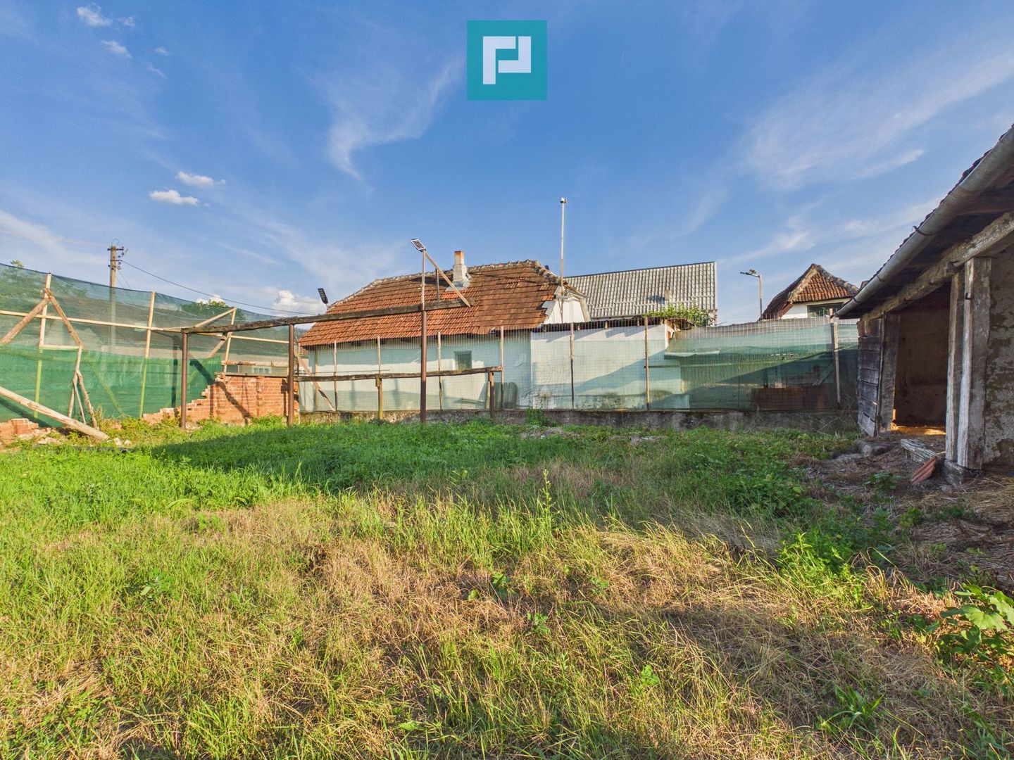 Casă în centrul localității Dezna, județul Arad - Poză 4
