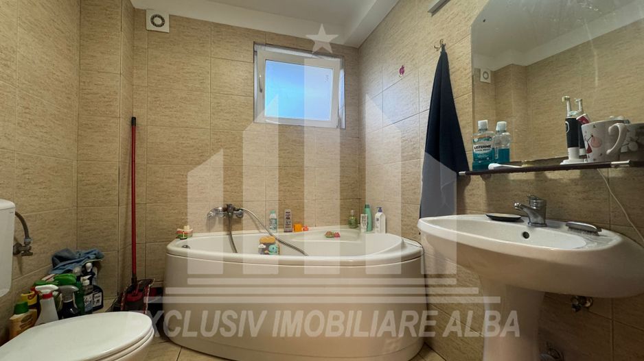 Apartament cu 2 camere cu curte privata, Cetate - Poză 5