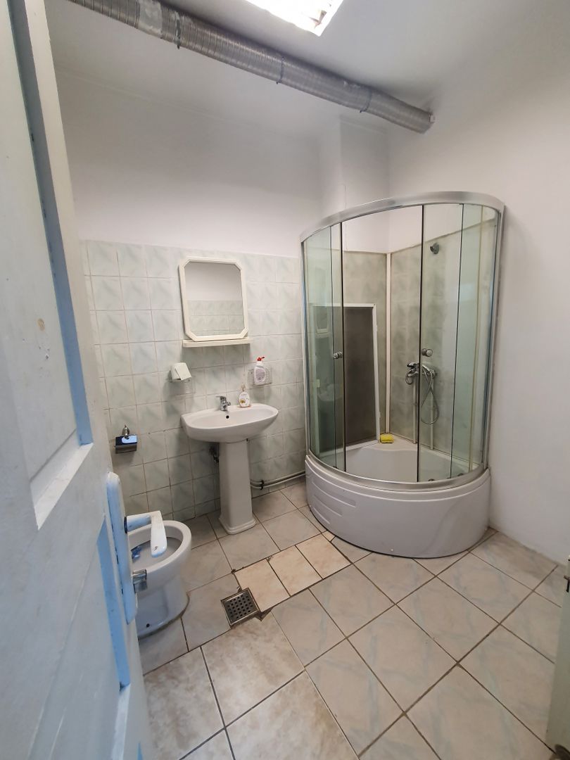 Spatiu comercial 39,22 mp + 18,17 mp pivnita + curte 18 mp - sos. Viilor - Poză 11