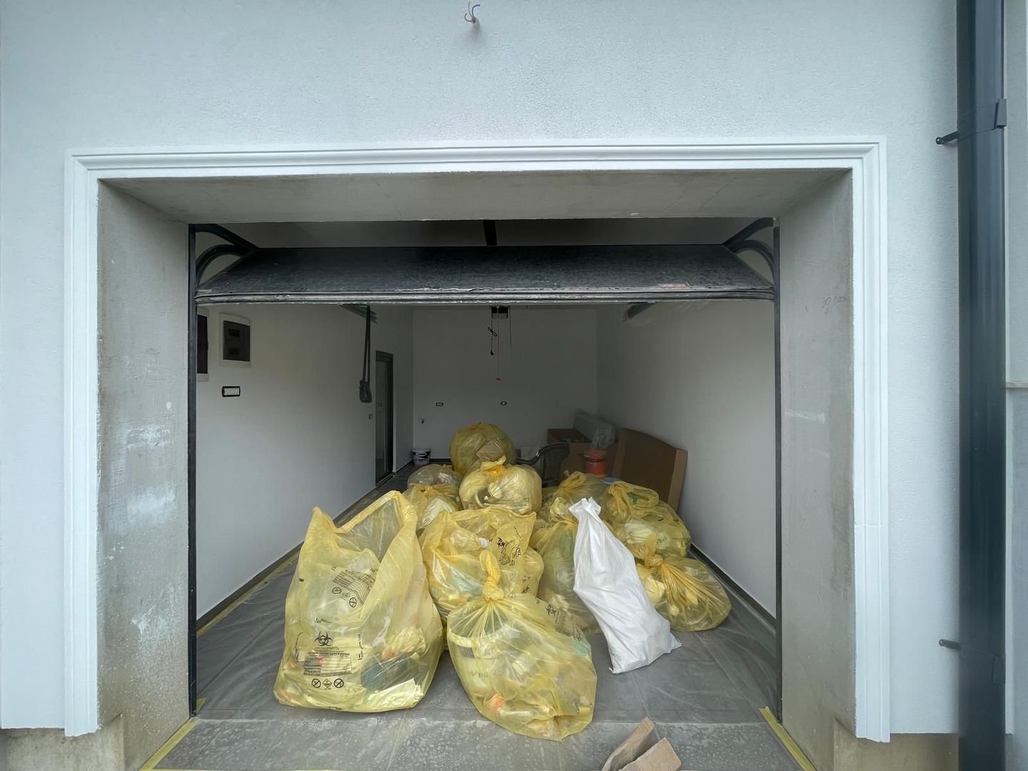 Duplex-4 dormitoare- despartit prin garaj -SUPER POZITIE - Poză 16