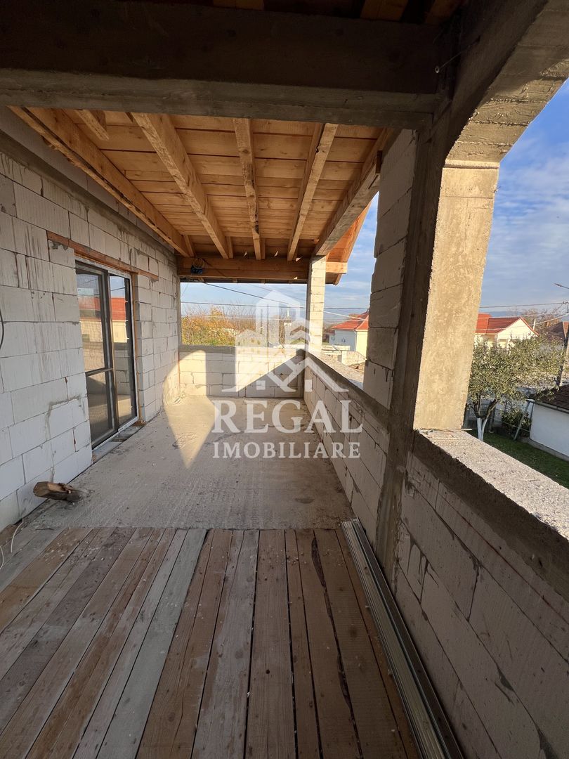 Casă spațioasă de vânzare în Ruși – pentru locuință sau investitie - Poză 11