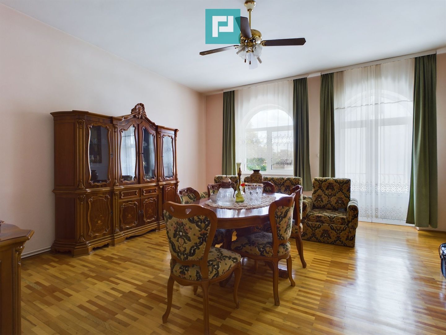 Vilă cu 3 apartamente în zona Parneava - Poză 15