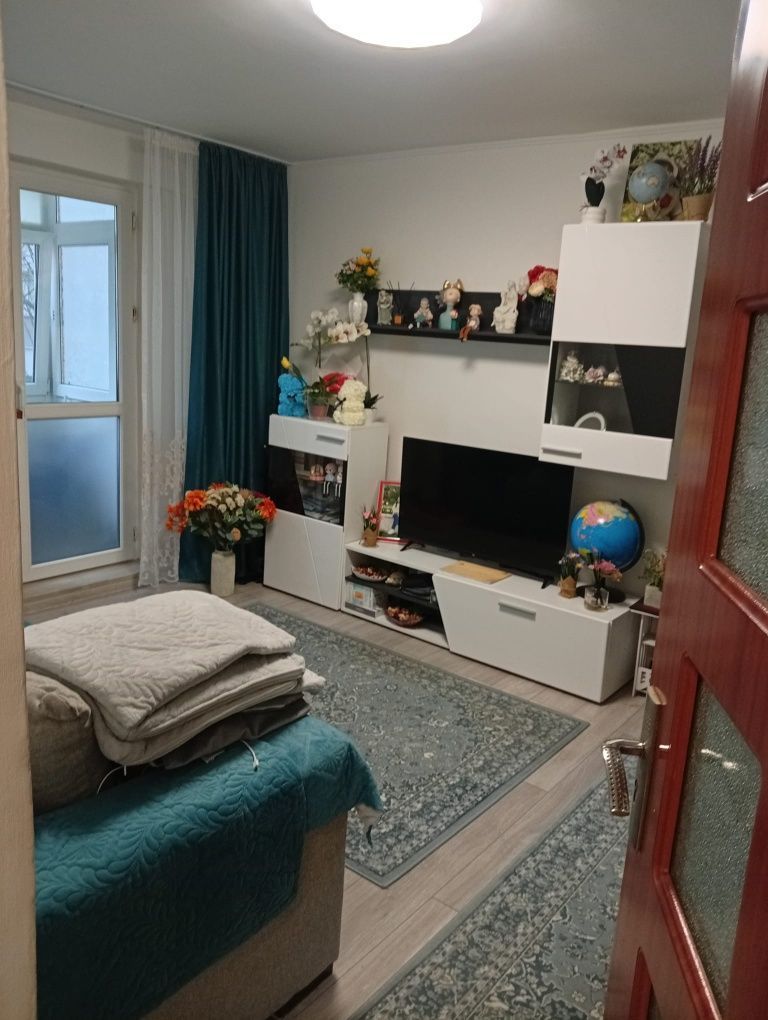 apartament 3 camere de vanzare - Poză 3