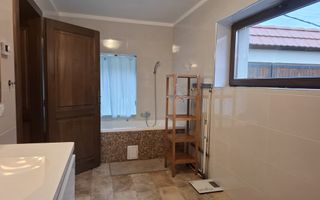 Casă complet renovată de vânzare în Amnaș – la doar 25 km de Sibiu! - Poză 33