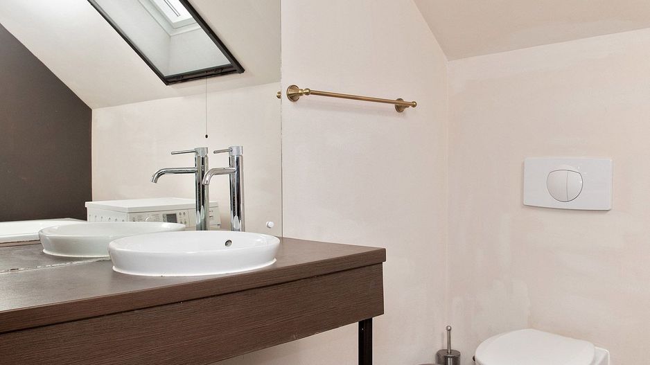 Vilă cu 5 dormitoare, 4 băi, 2 248mp teren, piscină. Preț: 229 000 Eur - Poză 26