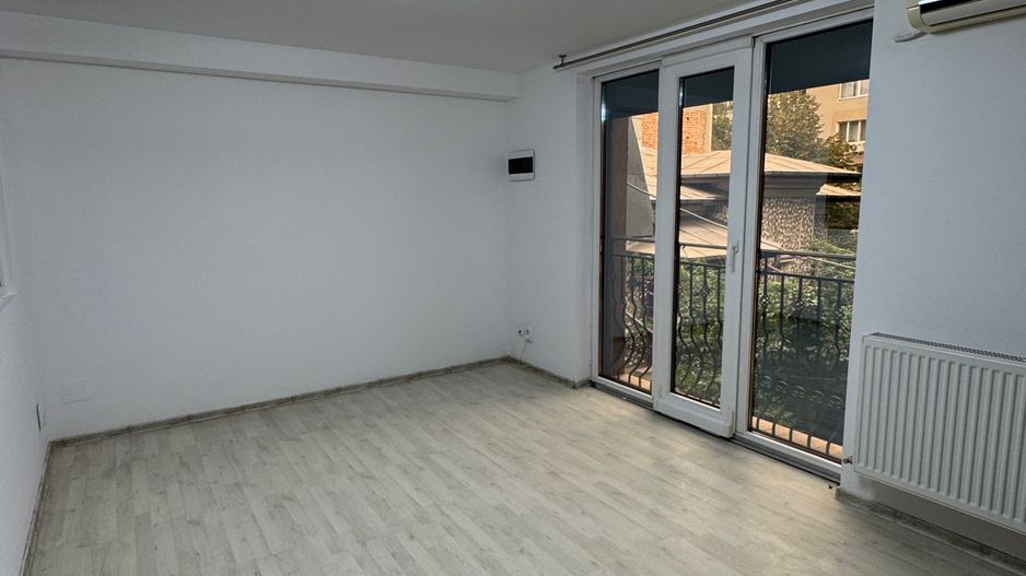 Vila ideala pentru 1-2 firme, gradinita, cresa sau 2 familii - Poză 12
