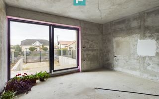 Vilă modernă pe 3 niveluri la gri în Poltura - Poză 12