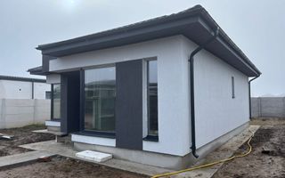 Casa individuala parter, 3 camere, disponibila imediat, teren 370 mp - Poză 1