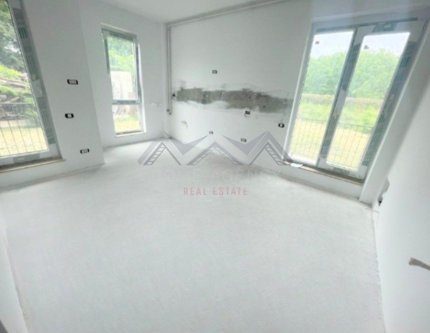 Apartament 2 camere + curte 110 mp Otopeni centru, acces pietonal DN/metrou - Poză 2