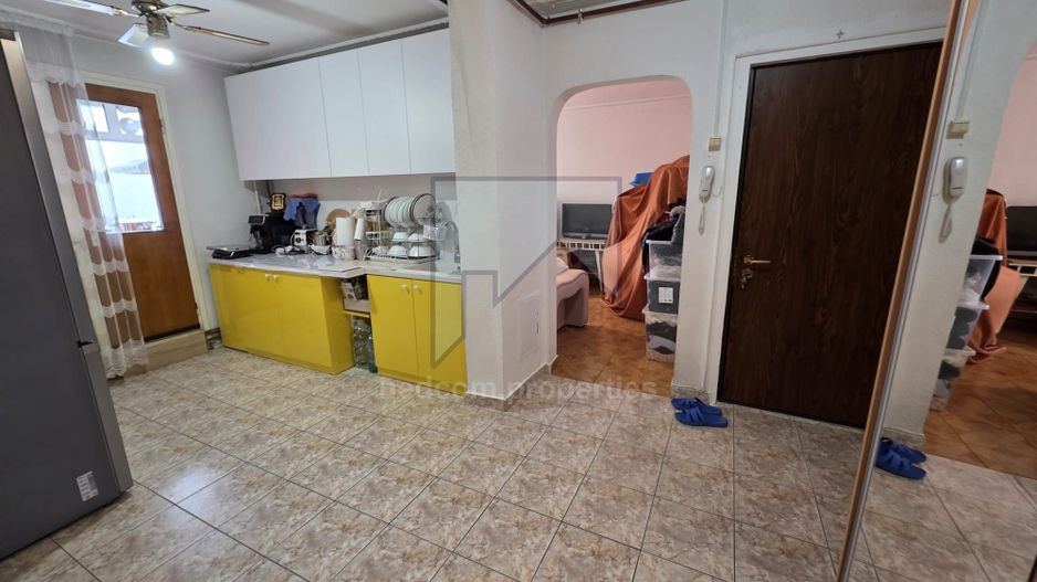 Vanzare apartament 3 camere Rahova - Barca - Poză 1