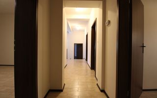 Zona Cetatii; 6 incaperi, ideal pentru sediu firma. - Poză 22