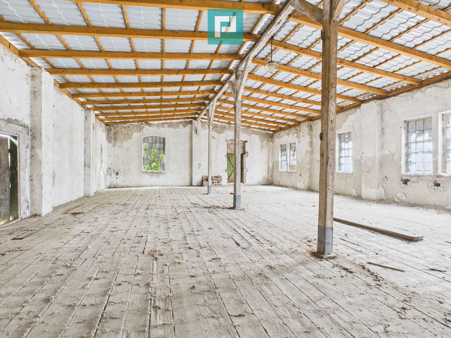 Spațiu versatil de 300 mp în Periam - Poză 2