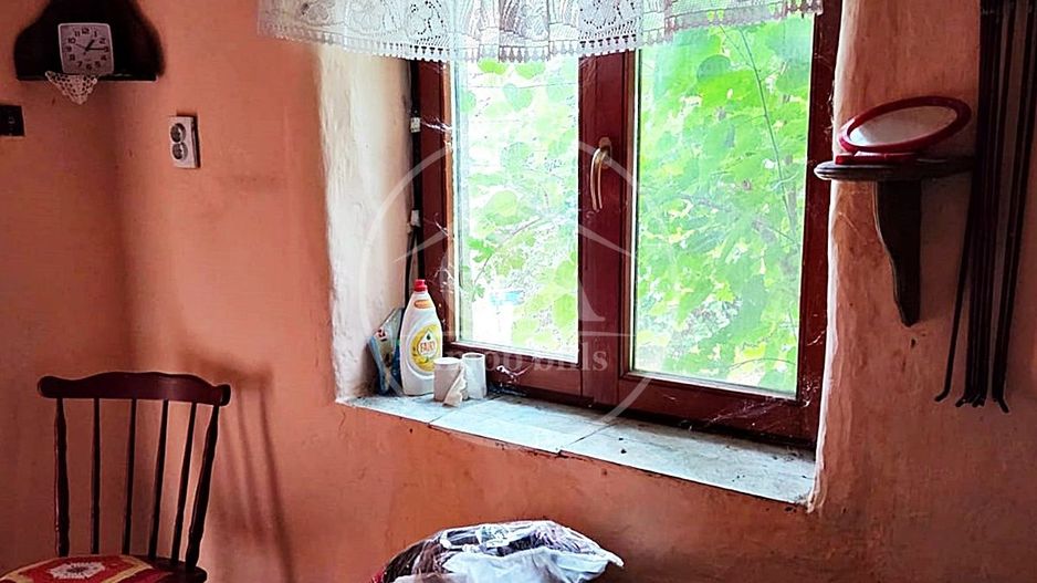 Casa de vanzare cu 4 camere si teren de 1520 in satul Batar, Bihor - Poză 8