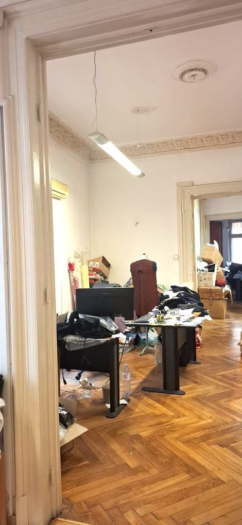 Sanctuar de Epocă: Reședință Grandioasă cu 10 Camere, Turn și Grădină - Poză 4