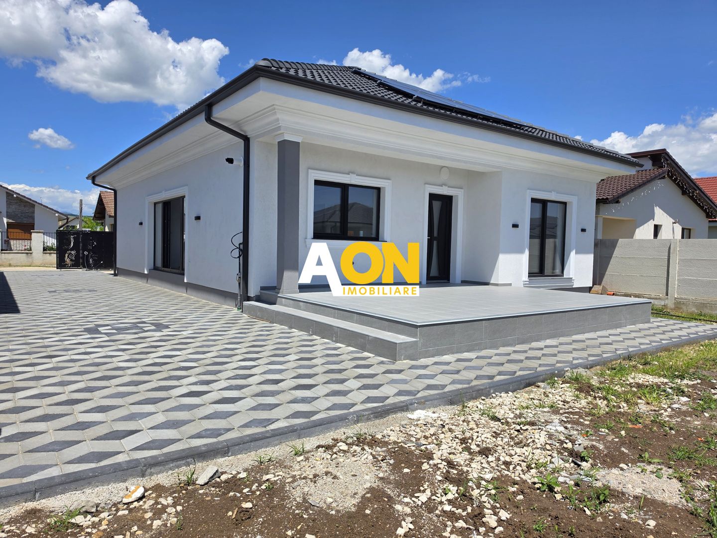 Casă 4 camere, 425 mp teren, panouri solare, cartier Orizont - Poză 1