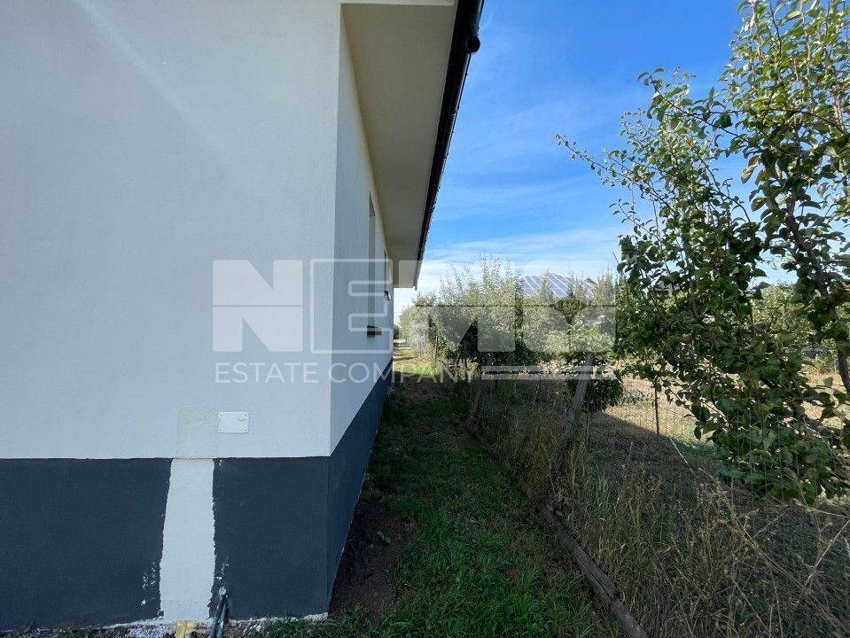 CASA CU 11 ARI TEREN - DRUM PRIVAT - LIVADA - Poză 18