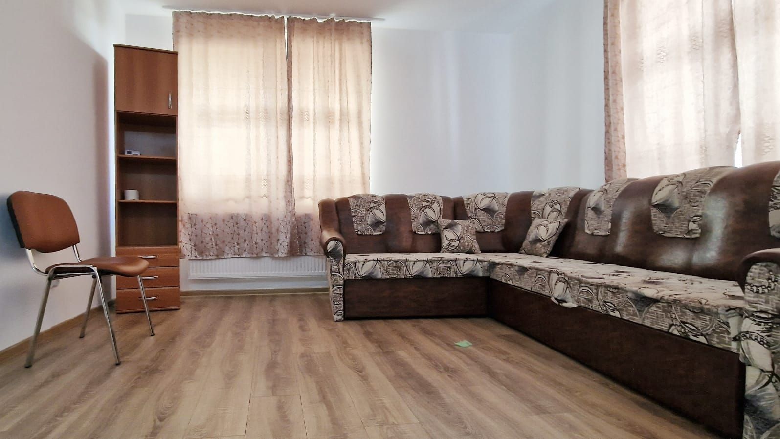 Apartament cu 2 camere, gradina si parcare de închiriat - Poză 7
