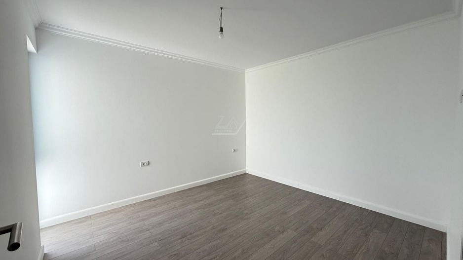 Duplex finalizat despartit prin camera tehnica. 3 dormitoare. 2 balcoane. - Poză 18