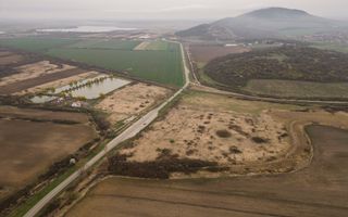 Teren extravilan in Ineu - Poză 8