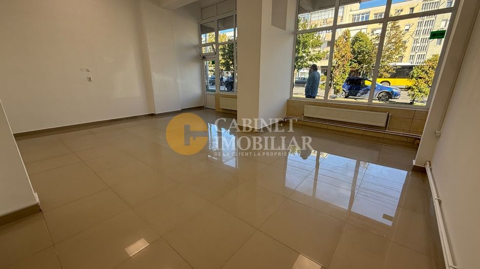 Spatiu Comercial Vitrat- 60mp - Front Stradal - Podu Ros - Poză 10