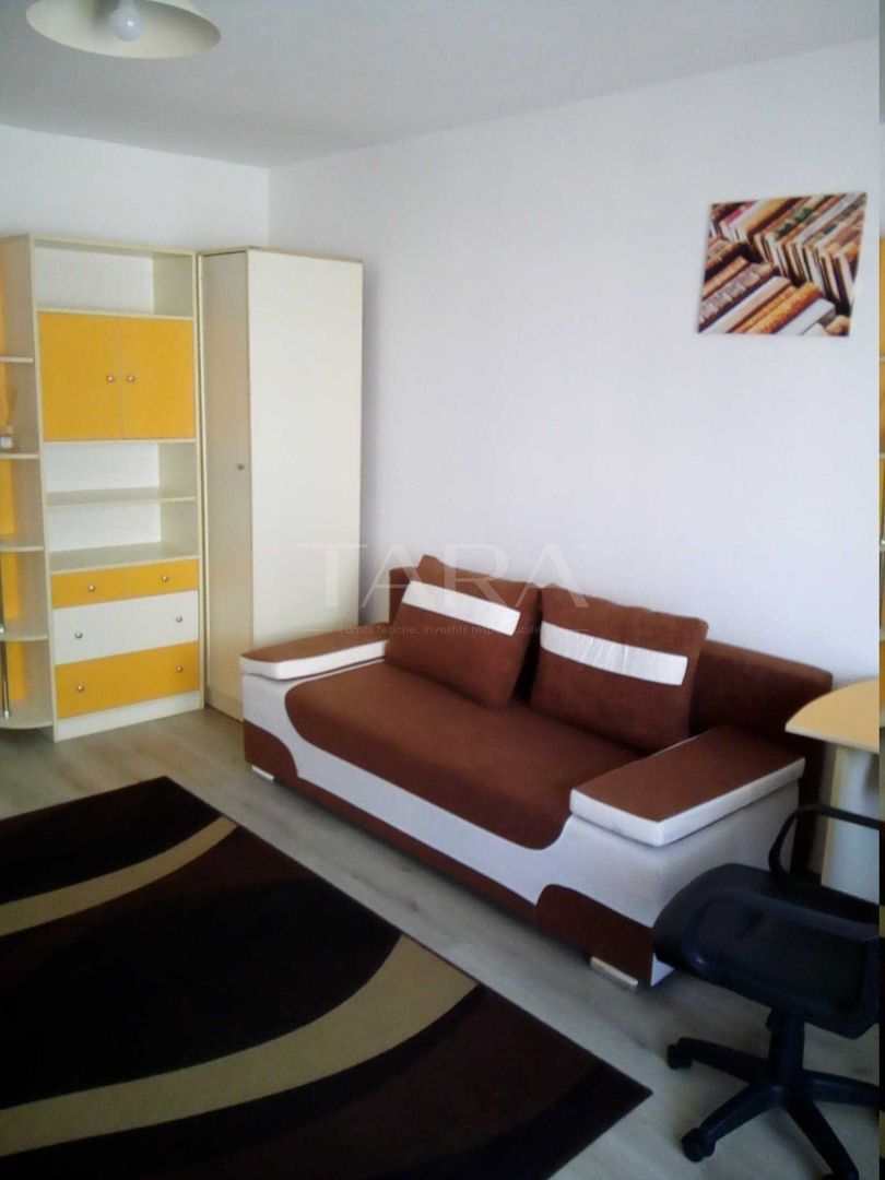 Apartament cu 3 camere Zona Centrala - Poză 2