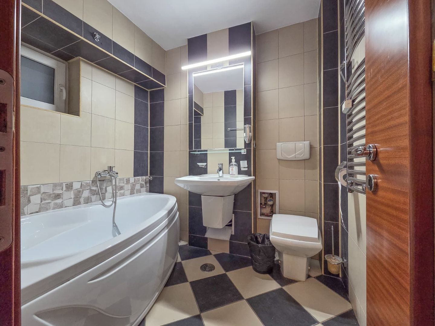 Apart 3 camere birouri stradal Bulevardul Unirii colt Nerva Traian - Poză 13