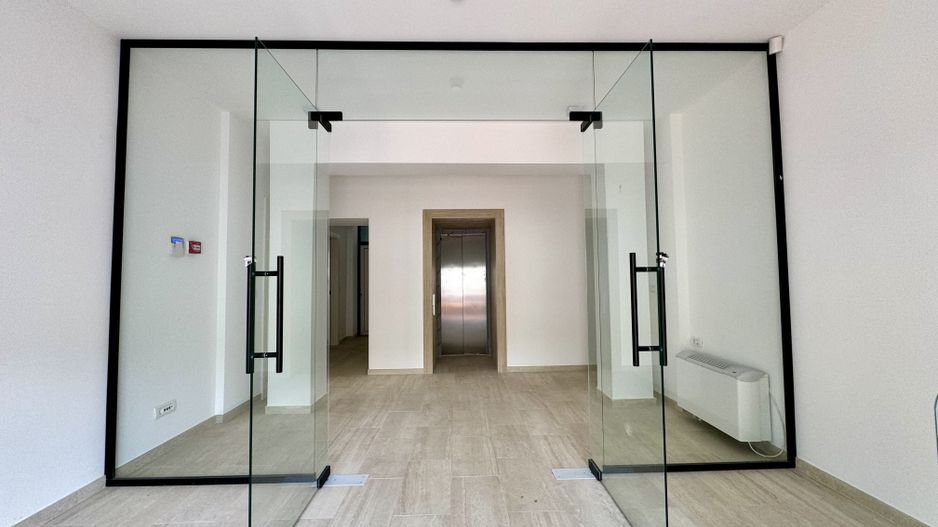 Cladire Brancoveneasca 30 de birouri 1100 mp dubla deschidere - Poză 2