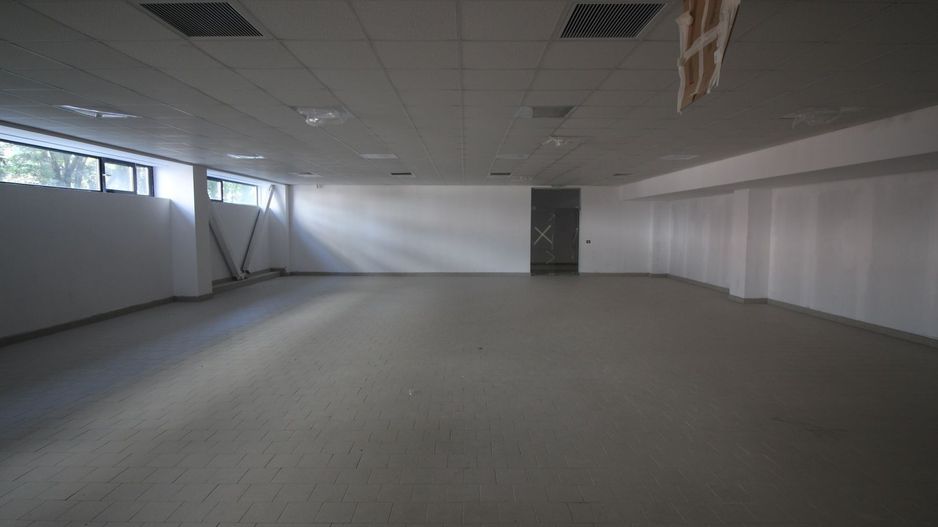 Spatiu comercial la artera pretabil showroom - Poză 10