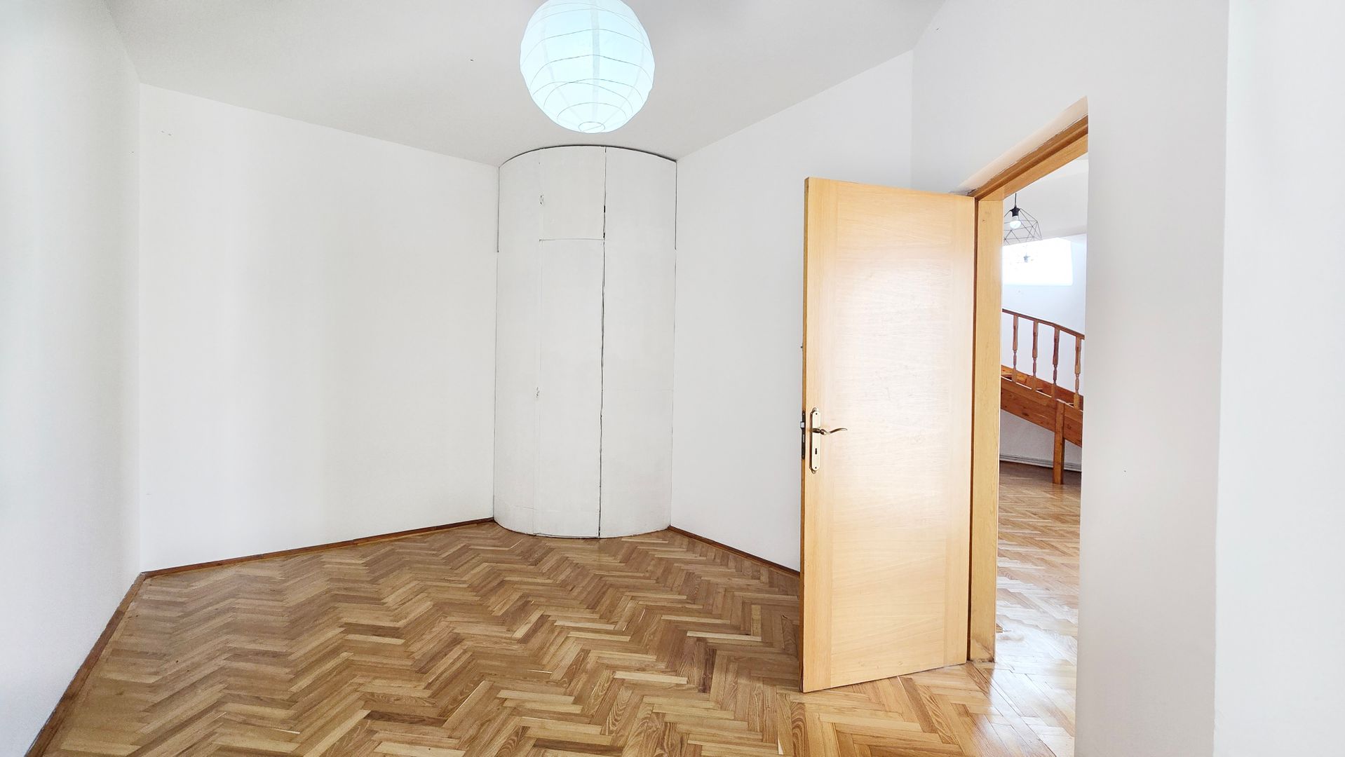 Casă consolidată la preț de apartament - Poză 2