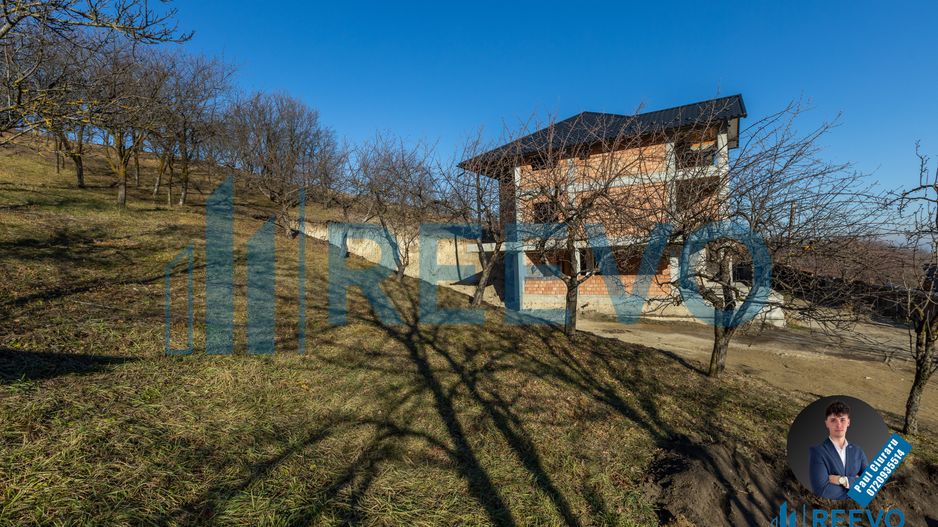 Pensiune/Vilă la roșu P+E+M în Sărata - Poză 36