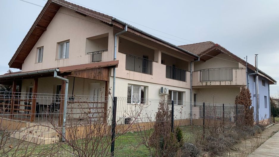 Duplex premium în vatra veche a localității Moșnița Veche - Poză 25