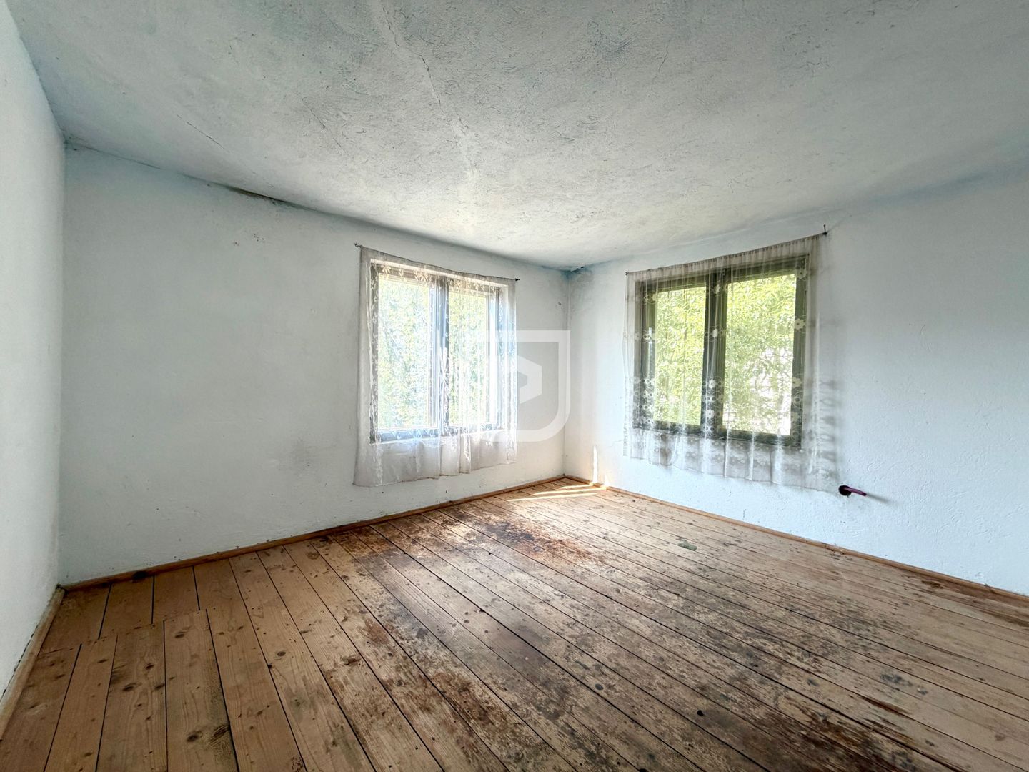 Casa cu 500mp teren, pozitie buna, centrala, utilitati - Poză 11