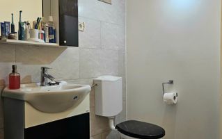 Oportunitate - Apartament cu trei camere in vila, zona Tractorul 70 mp - Poză 11