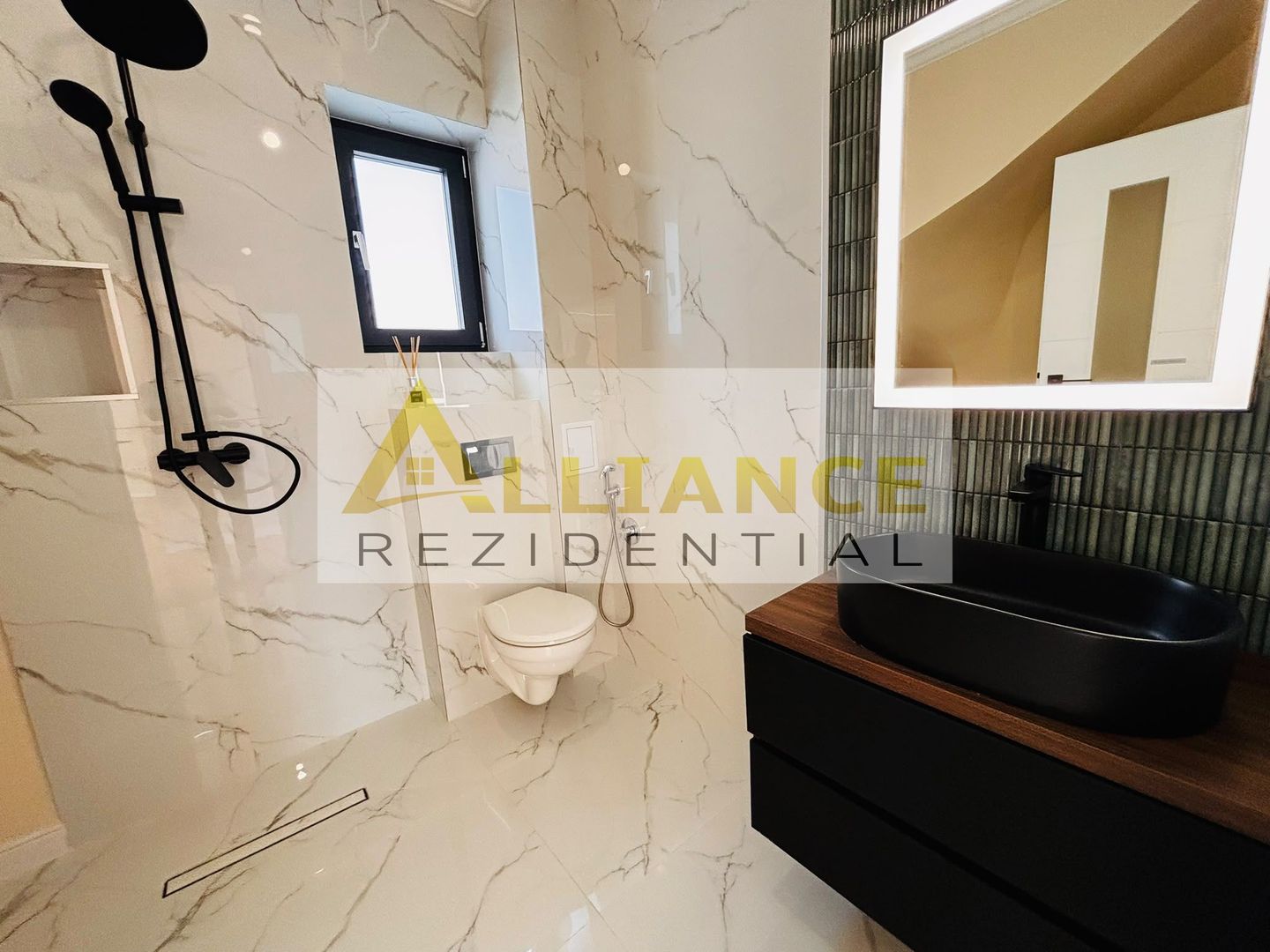 Vila de vanzare-4 camere-teren 390 mp-STR.MIORITA - Poză 12