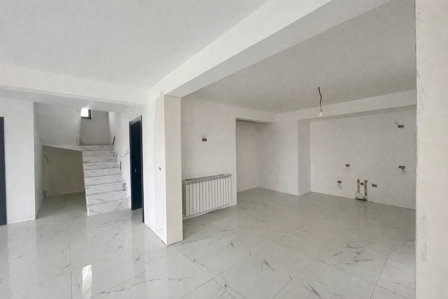 CASA INDIVIDUALA MODERNA | 600 MP TEREN | GARAJ | RADAUTI - Poză 2