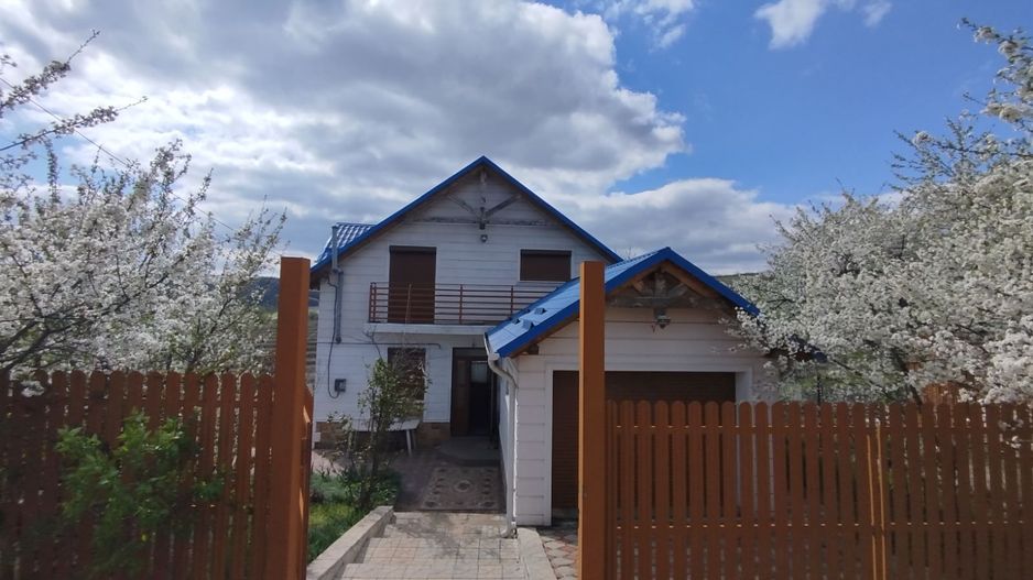 Casă generoasă cu 2 Nivele și confort modern – 10 Ari, Băcioi (sat Frumușica) - Poză 3