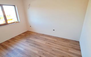 Oferim spre vanzare casa-duplex cu 4 camere si 3 bai situata in Giroc - Poză 14