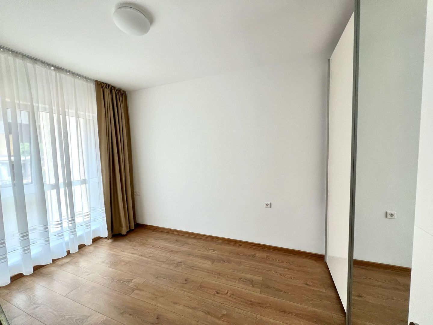 Inchiriere apartament Floreasca Residence | View gradina interioara - Poză 9