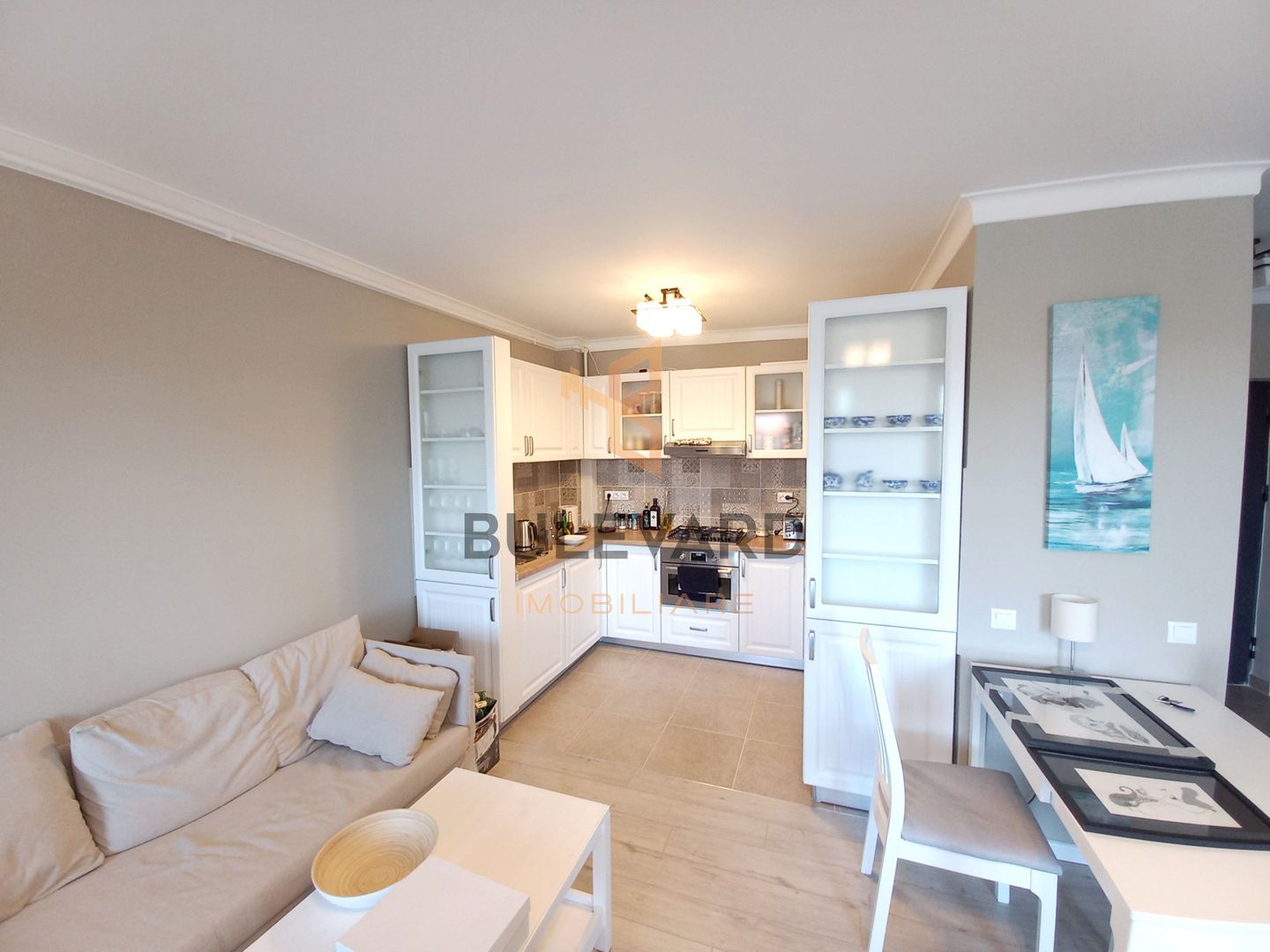 Apartament ultrafinisat 2 camere, terasa, zona semicentrala. - Poză 3